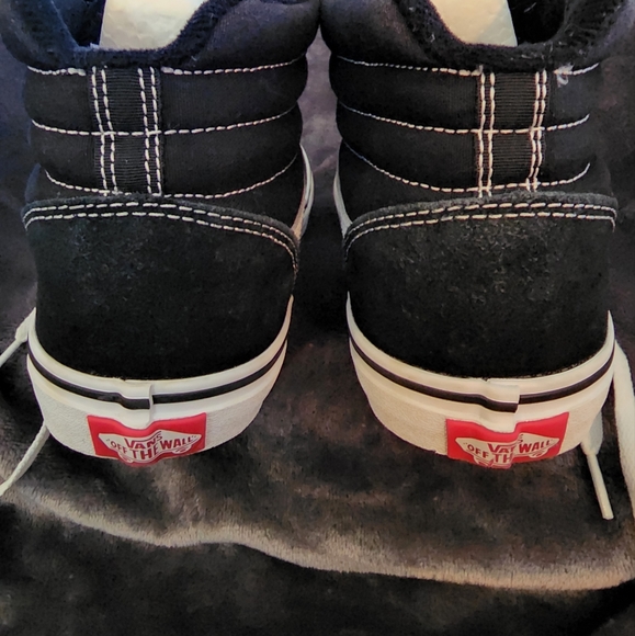 Vans - Picture 3 of 8